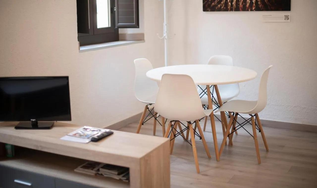 Tarracohomes, Th157 Estudio Contemporaneo Sedassos Tarragona 0*,